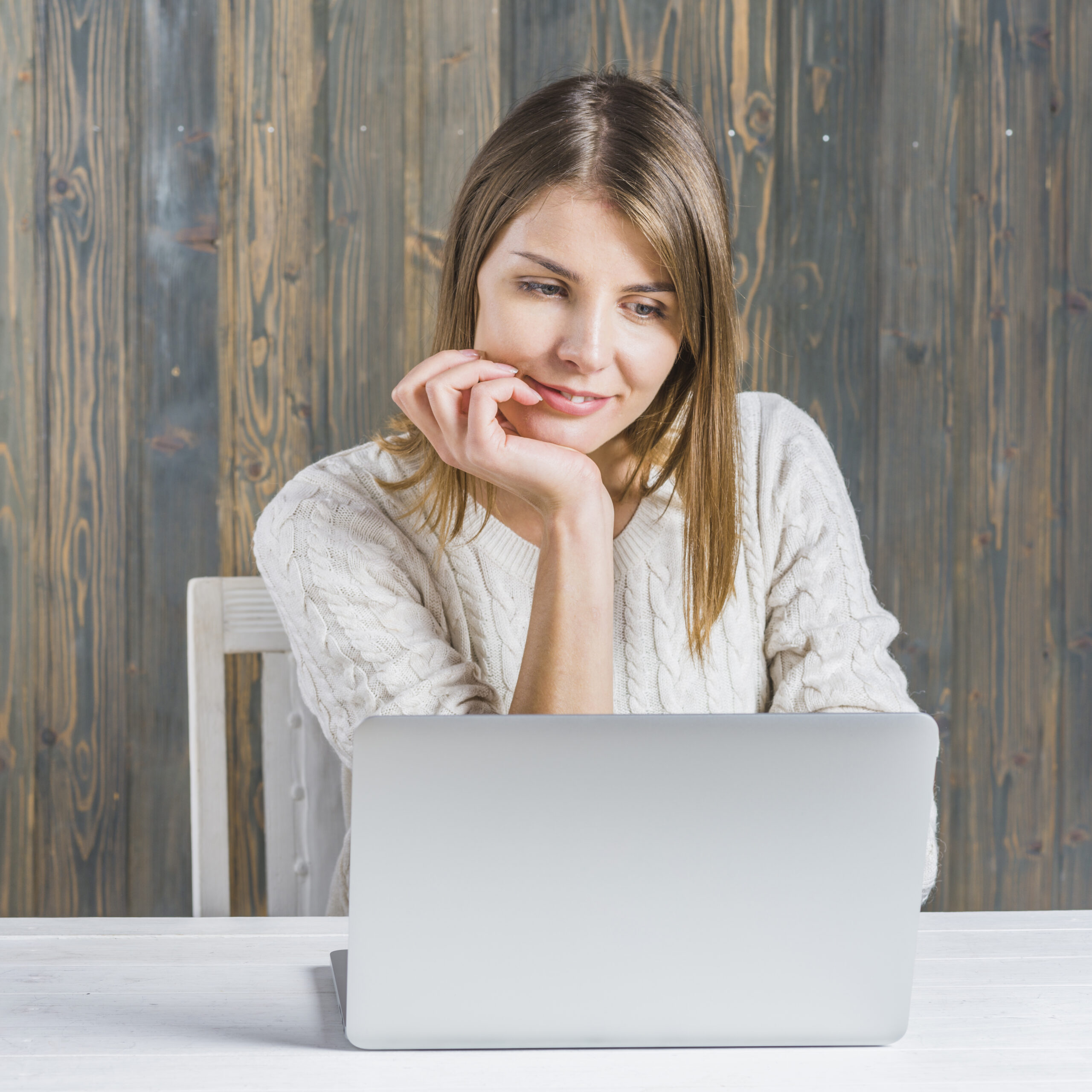 portrait-smiling-young-woman-using-laptop-desk